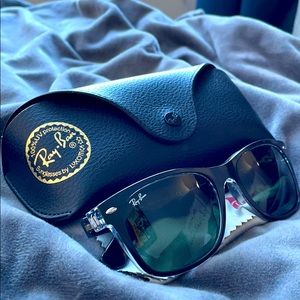 RayBan black rimmed sunnies